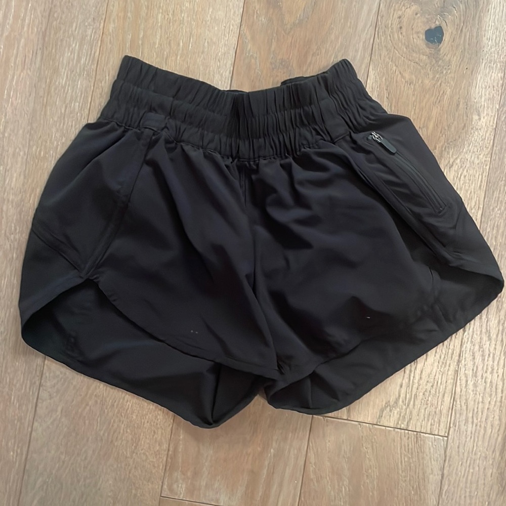 Lulu shorts hotty hots